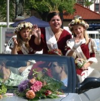Kranichfelder Rosenkönigin 2002-2004 Daniela mit Blumenmädchen Lisa & Marlene