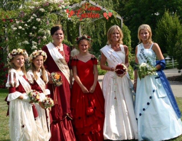 Gäste des 4.  Rosenfestes am 29.06.2003 im Rosengarten auf der ega-Erfurt